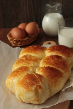 Eski moda çekme ayrı buns. Ev yapımı Maya alır. Yumuşak ve kabarık tereyağı yemek rulo. 
