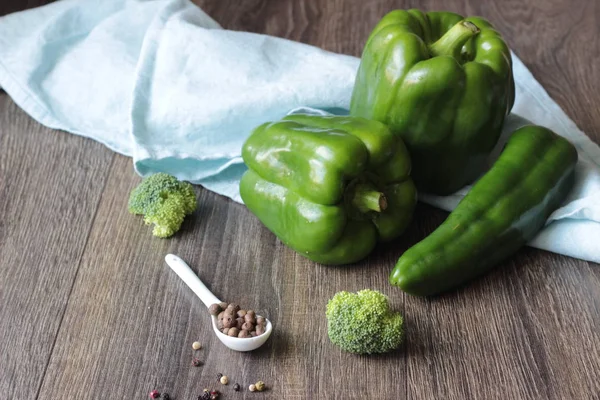 Gezonde Voeding Maaltijdingrediënten Concept Veel Groene Groenten Keukentafel — Stockfoto