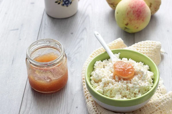 Queso cottage con mermelada de manzana — Foto de Stock