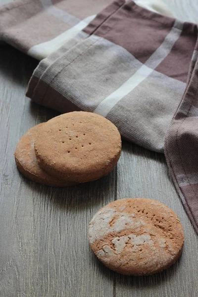 Çavdar gözleme rustik arka plan üzerinde