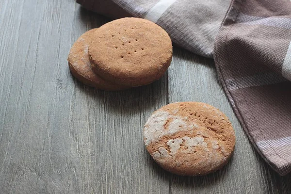 Çavdar gözleme rustik arka plan üzerinde