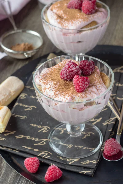 Italienisches Dessert Tiramisu Mit Himbeeren Glas — Stockfoto