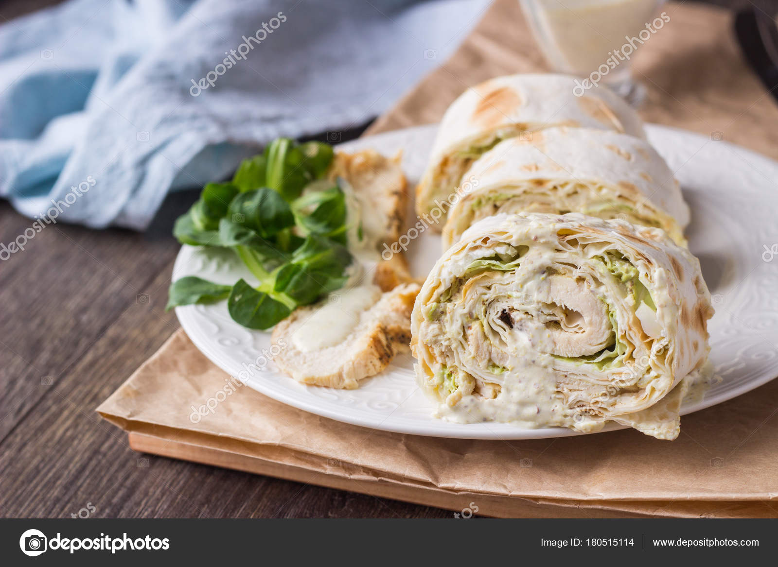 Роллы Курицей Капустой Сливочным Сыром Подаваемые Сливками