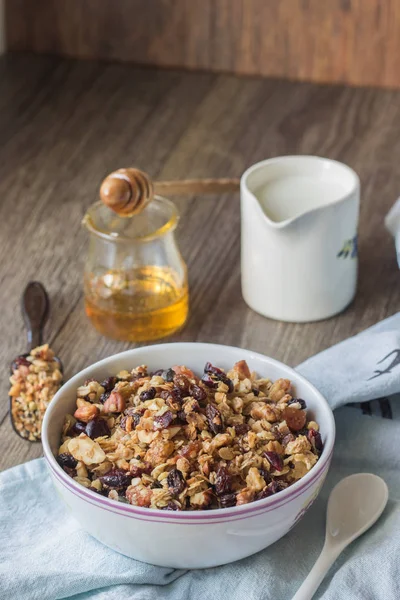 Zabpehely Aszalt Gyümölcsök Dió Len Mag Granola Egy Kerámia Tálba — Stock Fotó