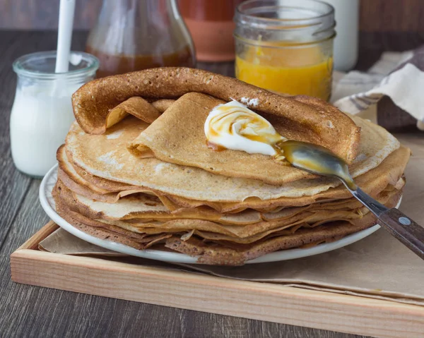 Stack Classic Russian Thin Pancakes Bliny Crepes Sour Cream Salted — Stock Photo, Image