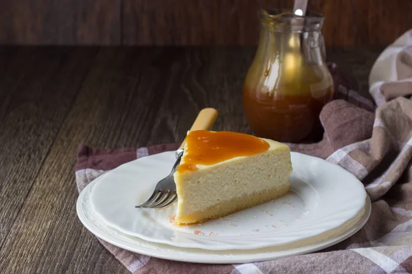 Vanilla Cheesecake Kue Keju New York Dengan Saus Karamel Asin — Stok Foto