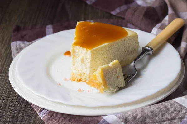 Vanilla Cheesecake New York Cheesecake Salted Caramel Sauce White Plate — Stock Photo, Image