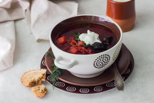 Sopa Beterraba Borscht Ucraniana Russa Decorada Com Endro Fresco Sobre — Fotografia de Stock