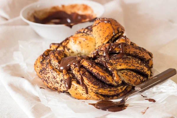 Drożdżówka Makiem Wirowa Brioche Makiem Nasiona Maku Roll Chleb Babka — Zdjęcie stockowe