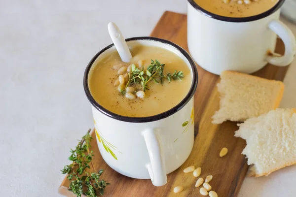 Sopa Creme Laranja Abóbora Cenoura Sopa Lentilha Caneca Servida Com — Fotografia de Stock