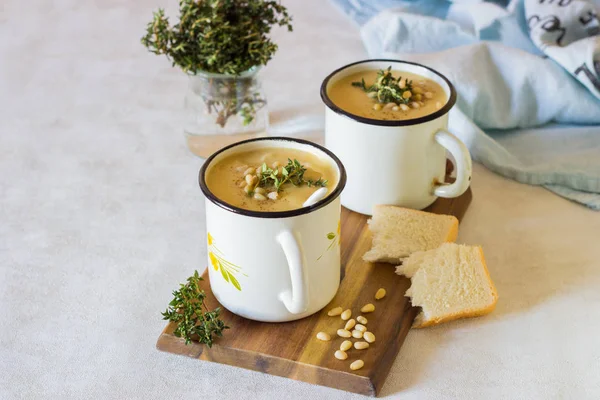 Sopa Creme Laranja Abóbora Cenoura Sopa Lentilha Caneca Servida Com — Fotografia de Stock