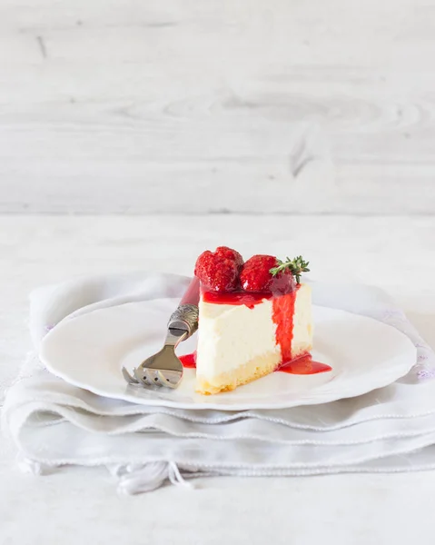 Piece Delicate Cheesecake Strawberries Sauce White Plate — Stock Photo, Image