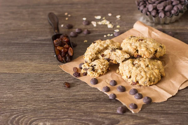Fresh Oatmeal Chocolate Cookies Raisins Milk Ingredients Baking Cookies Wooden — Stock Photo, Image