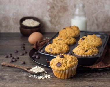 Ev yapımı kek çikolata damla (cips) ve yulaf ile. Lezzetli kek çikolata ile.