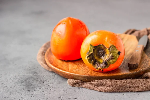 Ripe Orange Persimmon Fruit Knife Wooden Plate Healthy Food — Stock Photo, Image