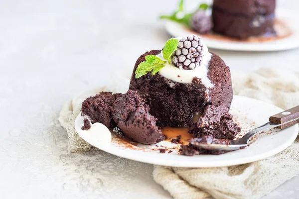 Warm Dessert Chocolate Fondant Ice Cream Mint Blackberry White Plate — Stock Photo, Image