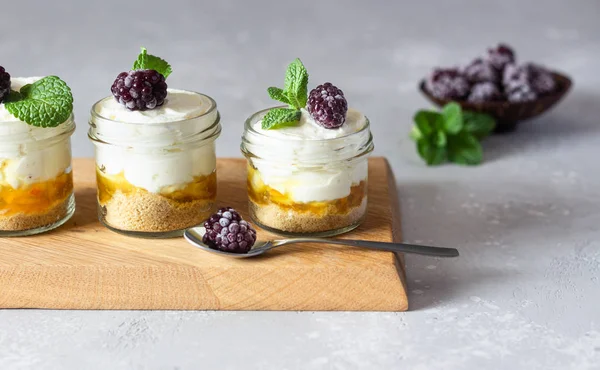 Caseiro Sem Sobremesa Assada Cheesecake Trifle Mousse Com Compota Laranja — Fotografia de Stock