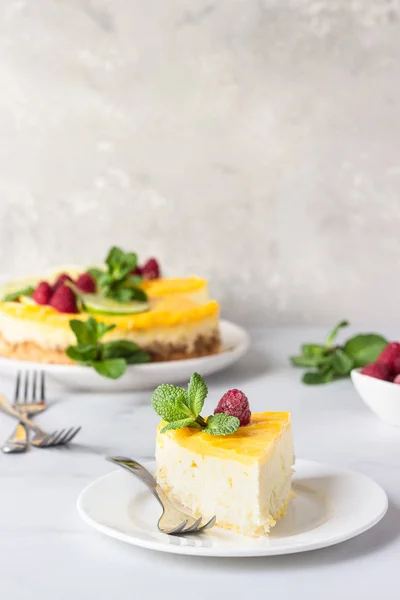 Mousse Limão Cheesecake Baunilha Com Coalhada Limão Decorada Por Fatias — Fotografia de Stock