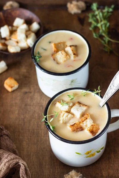 Sopa Caseira Chowder Milho Com Batatas Cenouras Pimentão Vermelho Croutons — Fotografia de Stock