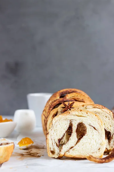 Κομμάτια Σπιτικού Μπαμπκα Κανέλας Ψωμιού Μπριός Ψωμί Κανέλας Povitica Παραδοσιακό — Φωτογραφία Αρχείου