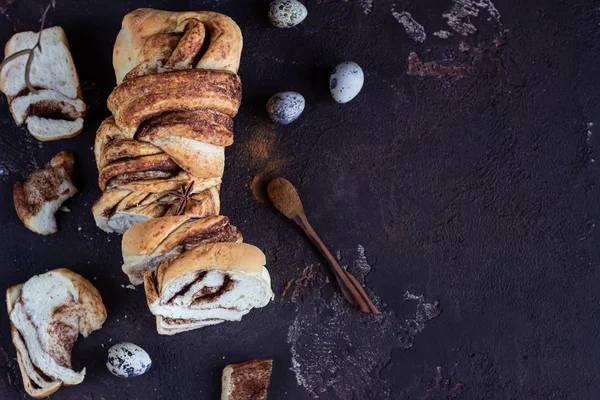 Κομμάτια Σπιτικού Μπαμπκα Κανέλας Ψωμιού Μπριός Ψωμί Κανέλας Povitica Παραδοσιακό — Φωτογραφία Αρχείου