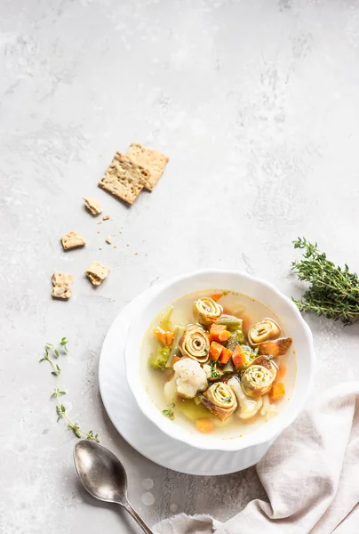 Vegetable soup with egg pancakes on light grey background. Traditional German Flaedlesuppe and Austrian Frittatensuppe. — Stock Image Vegetable Soup Egg Pancakes Light Grey Background Traditional German Flaedlesuppe Stock Picture