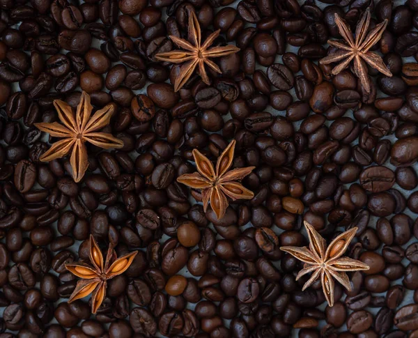 Pieczone Ziarna Kawy Anyżem Widok Góry Zbliżenie Tło Żywności Tekstura — Zdjęcie stockowe