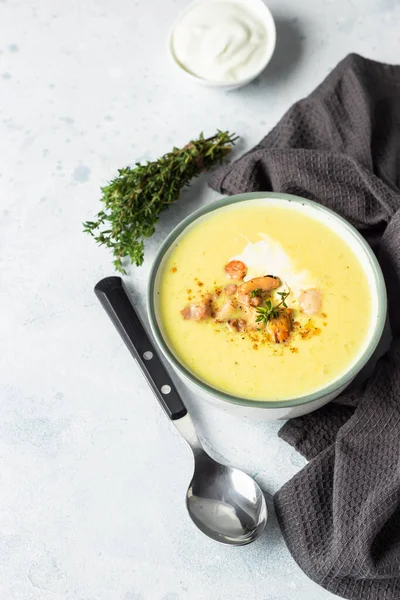 Sopa Espessa Chowder Leitoso Com Frutos Mar Servidos Com Creme — Fotografia de Stock