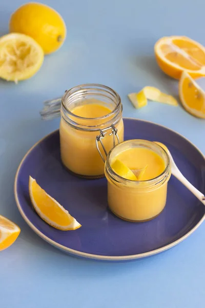 Two Jars Homemade Lemon Curd Custard Fresh Lemons Blue Ceramic — Stock Photo, Image