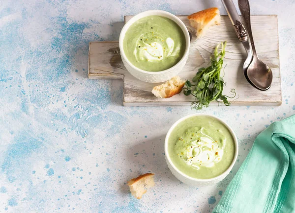 Sopa Creme Desintoxicação Legumes Verdes Brócolis Ervilhas Verdes Espinafre Servido — Fotografia de Stock