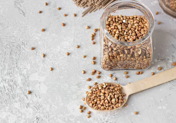 Cuchara Madera Con Granos Trigo Sarraceno Trigo Sarraceno Frasco Vidrio — Foto de Stock