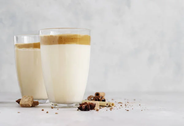 Café Helado Dalgona Vaso Alto Con Especias Café Batido Cremoso — Foto de Stock