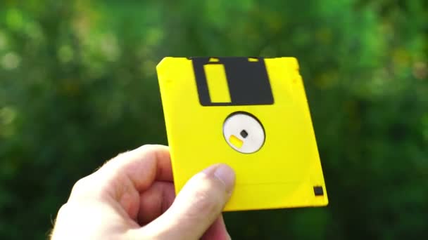 Floppy Disk Mimo Starý Typ Ukládání Dat — Stock video