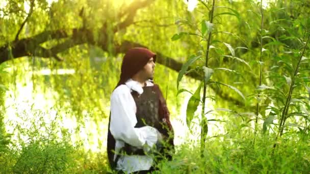 Soldado Homem Medieval Com Uma Equipe — Vídeo de Stock