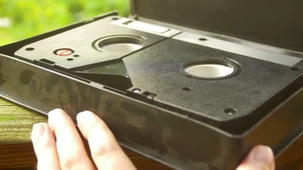 Eine Retro Master Videokassette — Stockvideo