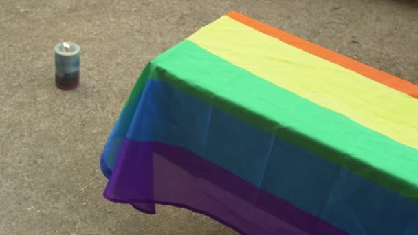 Bandeira Orgulho Gay Caixão Conceito Memorial — Vídeo de Stock