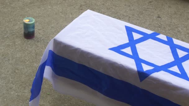 以色列国旗上的棺材 纪念概念 — 图库视频影像
