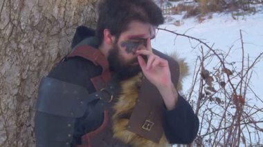 Barbar veya viking adam tanrılara dua