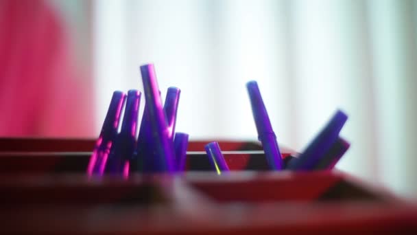 choisir un stylo avec lequel écrire 