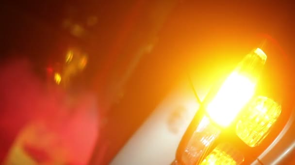 Auto Mit Blinklicht Das Sich Einem Autowrack Befand Rauch Hintergrund — Stockvideo