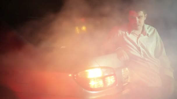 Αυτοκίνητο Αναβοσβήνει Ένα Φως Που Έχει Ένα Ναυάγιο Αυτοκίνητο Καπνός — Αρχείο Βίντεο