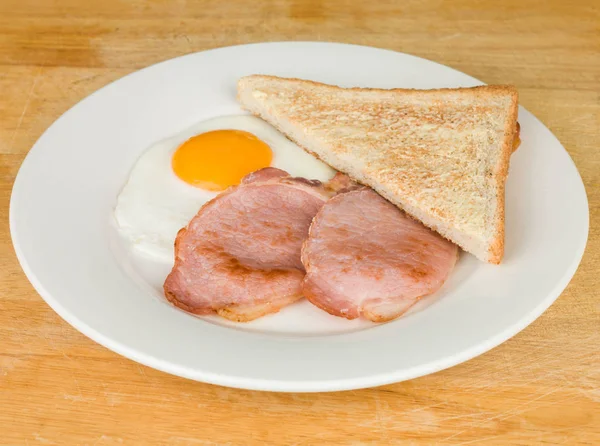 Frühstücksspeck und Ei — Stockfoto