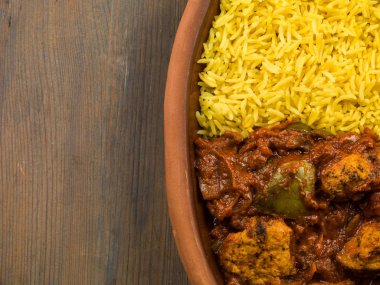 Tavuk köri pilavı pilav ile