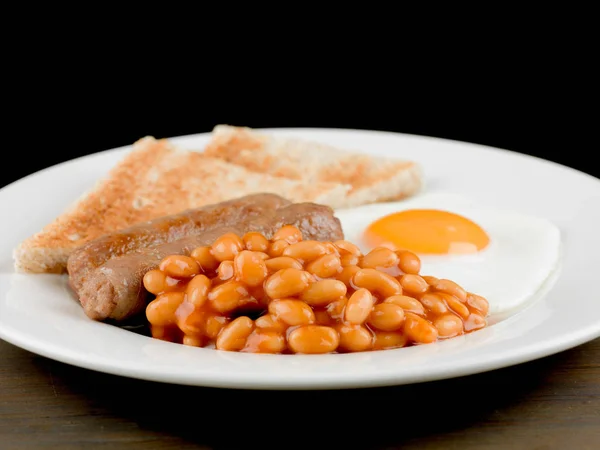 Ovo de salsicha e feijão cozido Cozido Pequeno-almoço Inglês — Fotografia de Stock