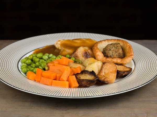 Roast Chicken Meal With Yorkshire Pudding and Stuffing — Stock Photo, Image