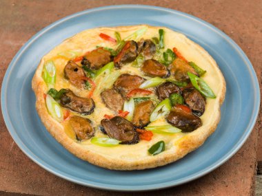 Tay tarzında midye kahvaltı omlet