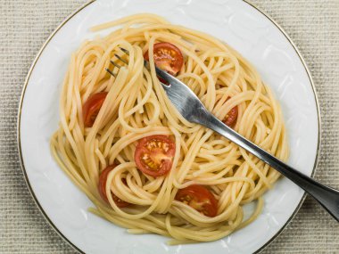 Kiraz domatesli spagetti