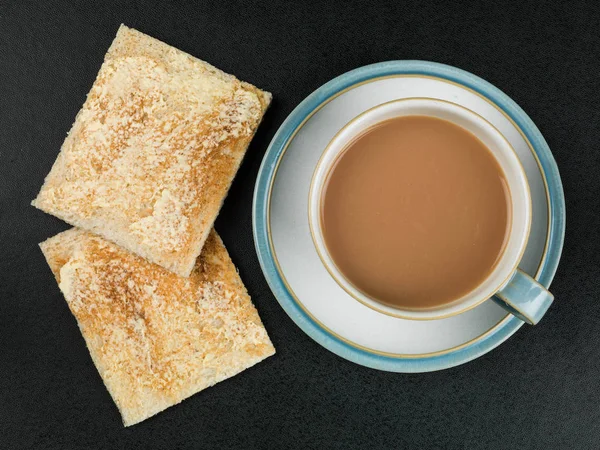 Kopp te eller kaffe varm dryck med smörade Toast — Stockfoto