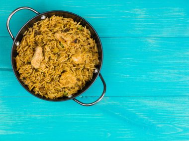 Hint tarzı tavuk Tikka Biryani