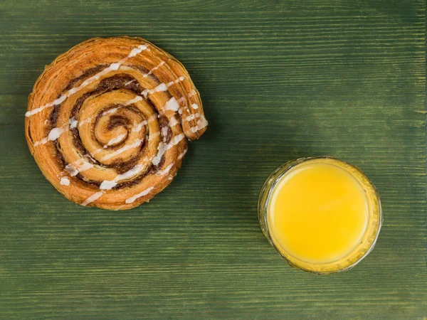Cinnamon Swirl And Orange Juice Healthy Breakfast — Stock Photo, Image